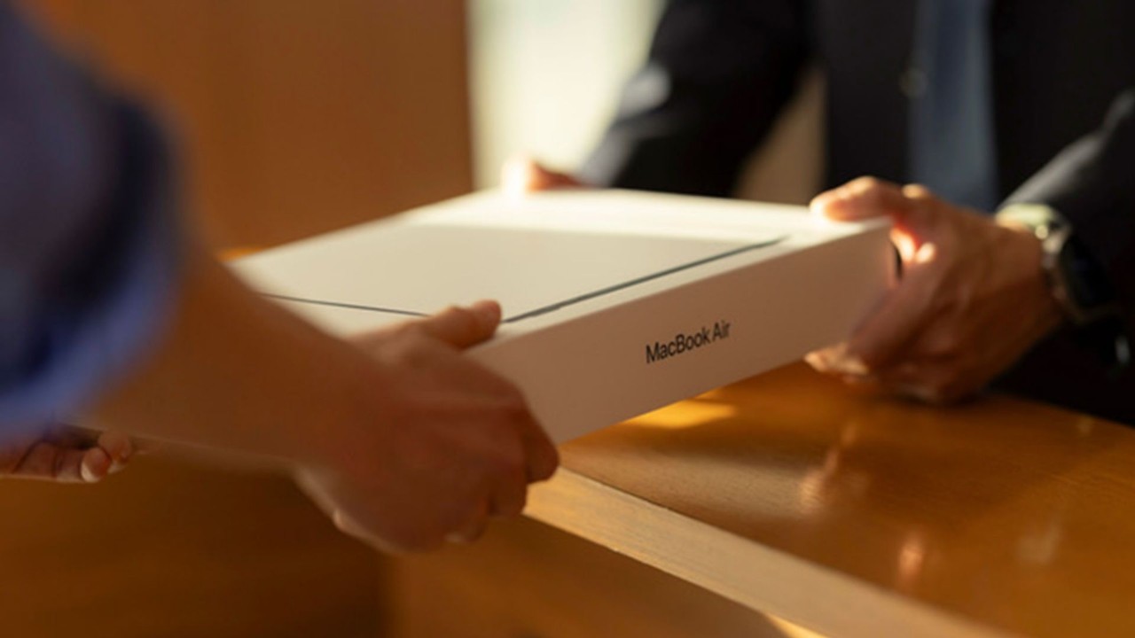 Handover of an Apple device